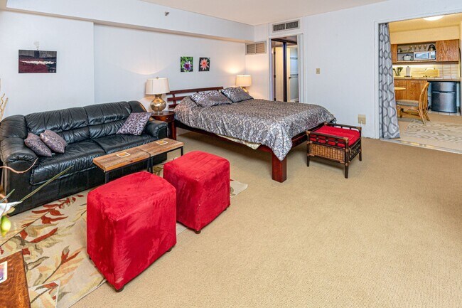1 BD Fully Furnished Downtown Location - 1 BD Fully Furnished Downtown Location House
