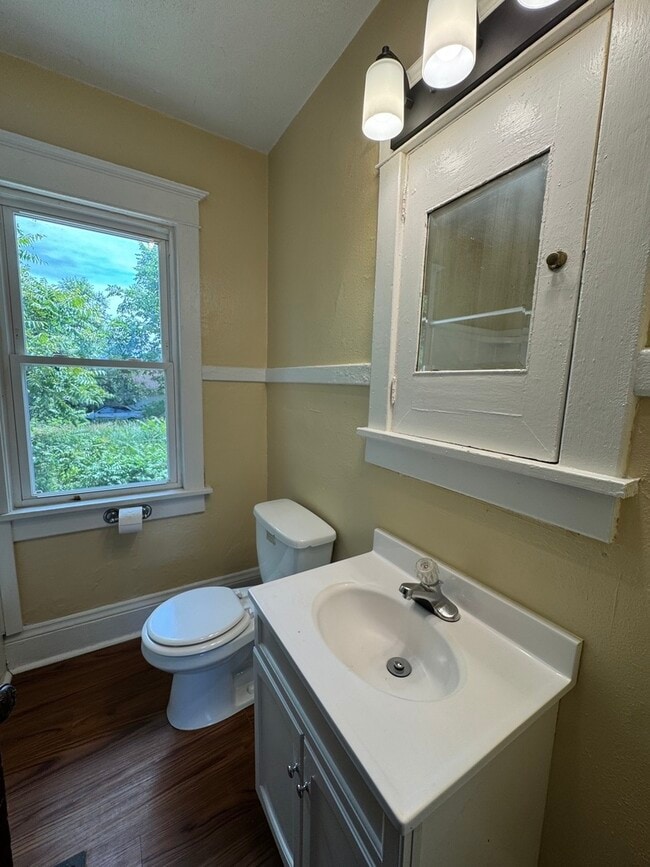 Photo - 919 Leclaire St
