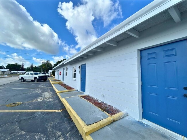 Photo - 670 E Alfred Dr
