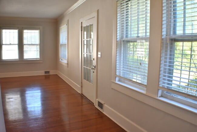 Photo - 2522 Blossom St