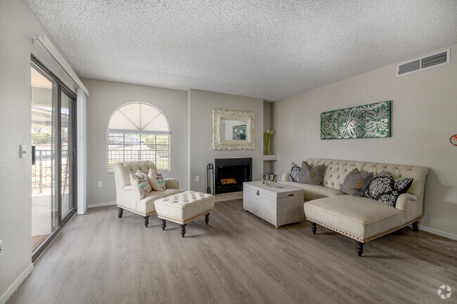 2BR, 2BA - 1,000SF - Living Room
