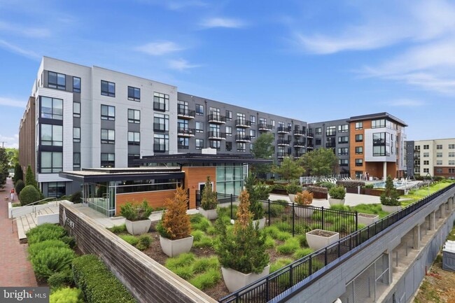 Building Photo - 145 Riverhaven Dr Unit 550