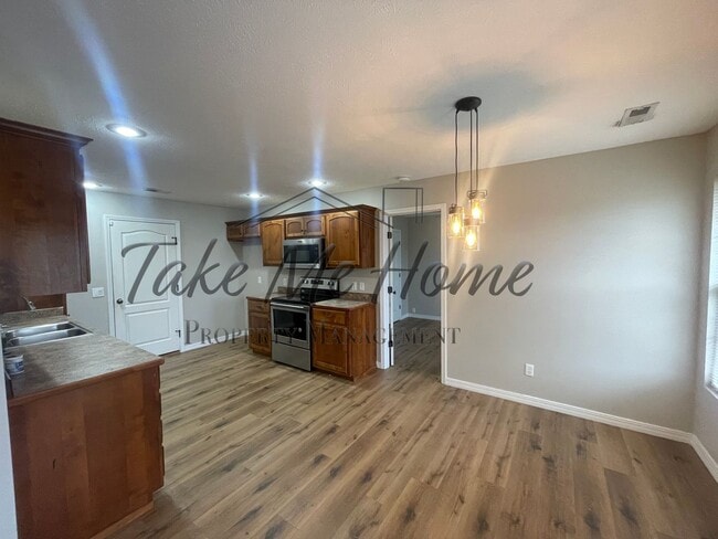 Photo - Modern 4-Bed, 2-Bath Home for Rent in Republic – 3-Car Garage & Private Fenced Yard