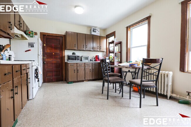 Building Photo - 65 Hobart St Unit 1 Rental