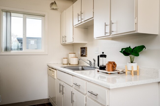 Photo - The Scholls Apartments