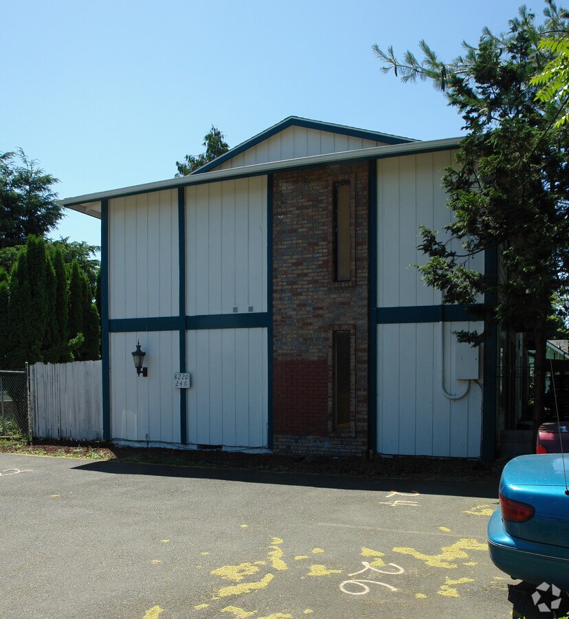 Photo - 8220 NE Hassalo St