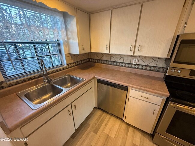 Photo - 625 N Halifax Ave