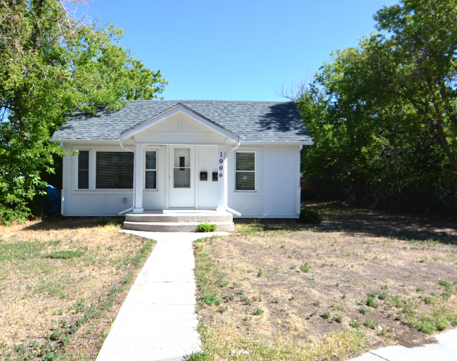 Building Photo - Newly Remodeled Home! Unit A