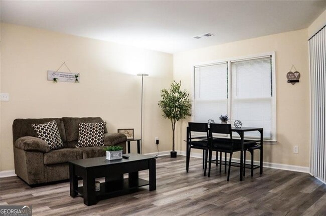 Building Photo - 1600 Oakpoint Dr SW Unit G