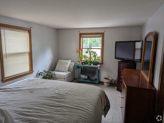 Building Photo - 311 Taylor St Unit first floor Rental