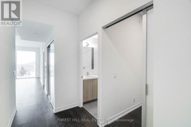 Photo - 2020 Bathurst St Unit 833