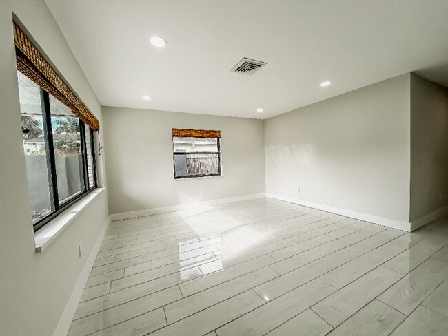 Photo - 1847 Shore Acres Blvd NE