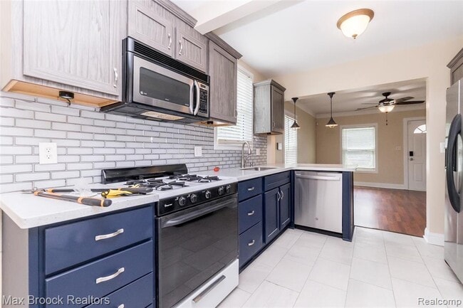 Photo - 2742 Inman St