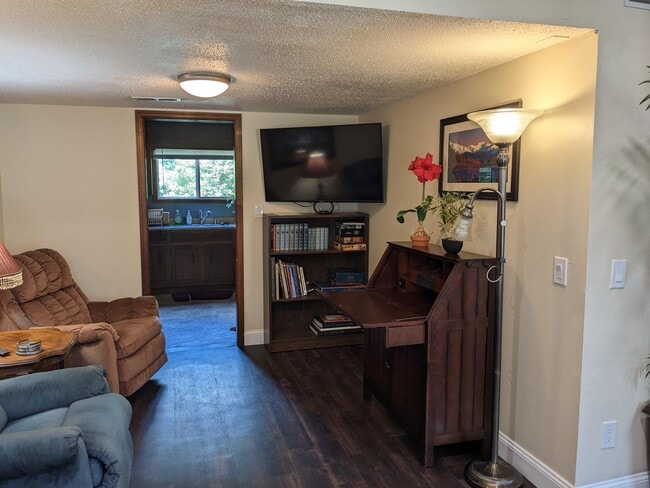 9001 Mahogany Row SE Unidad B