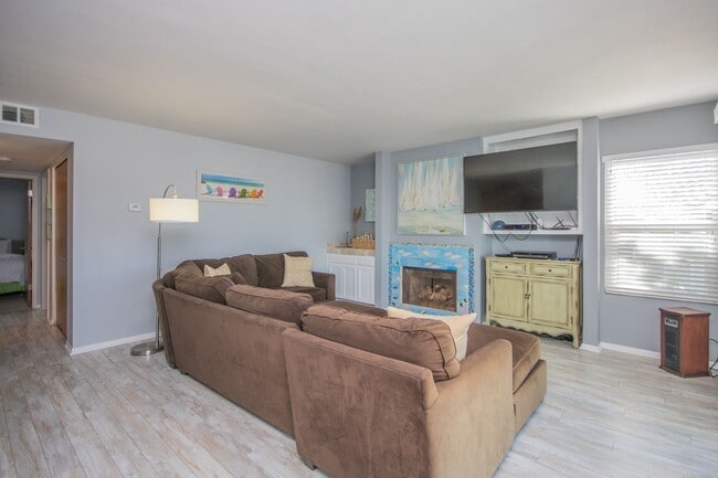 Photo - 2 Bed & 2 Bath Beach Condo with ocean view!