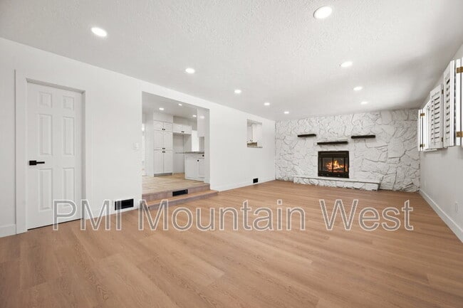 Building Photo - 7115 S 2155 E