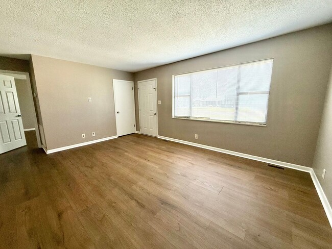Photo - 916 Brentwood Dr