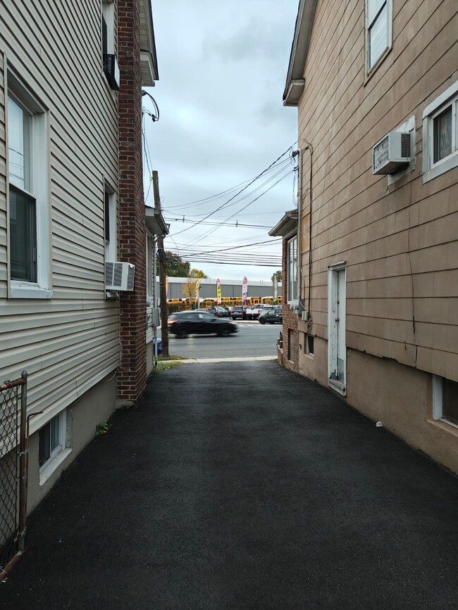 Photo - 645 E St Georges Ave