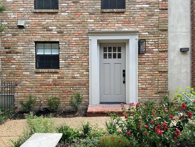 Building Photo - 4306 Buena Vista St Unit 101