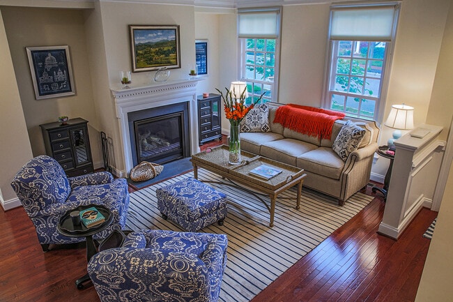 Living Room - 1114 Hyde Ln