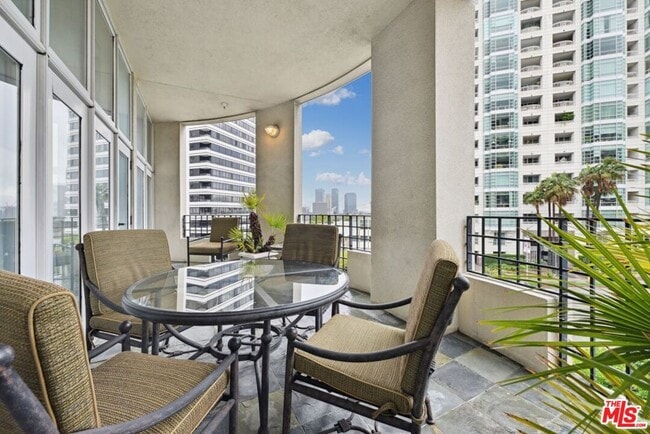 Photo - 10351 Wilshire Blvd Unit PH1