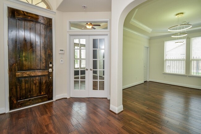 Photo - 11 Waterfall Way