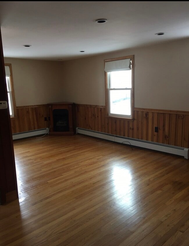 Photo - 1281 NY-9P