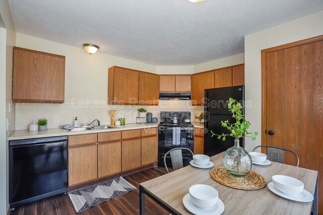 Photo - 2880 Locke Ave SW Unit 3