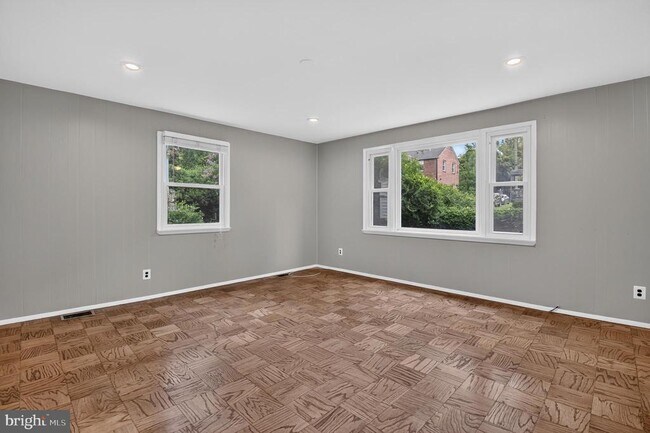Photo - 9315 Linden Ave