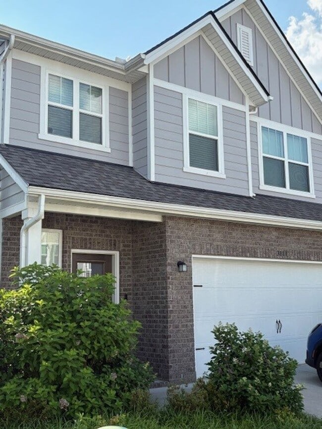 Modern and Spacious Home! - Modern and Spacious Home!