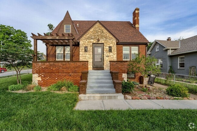 Building Photo - Thoughtfully Designed 3-Bedroom with Uniqu... Rental