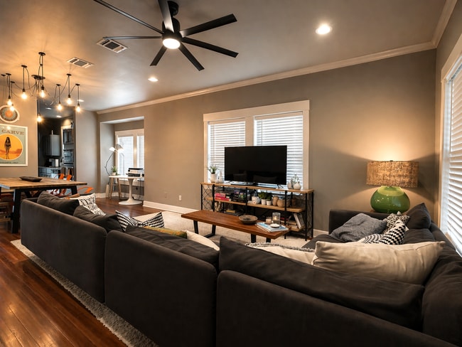 Photo - 326 Queen Anne Ct