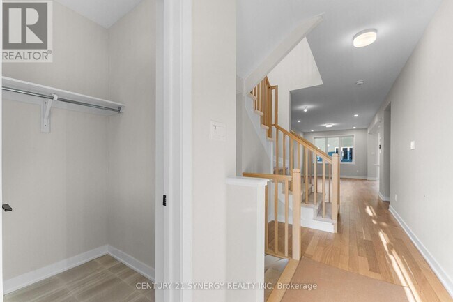 Photo - 305 Cornflower Row