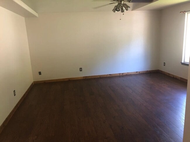 Photo - Spacious Single Level 3bd 2.75bath availab...