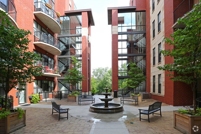 Courtyard - Riverview Terrace