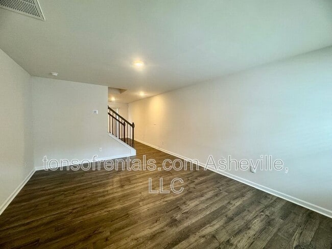 Photo - 6 Chambers Garden Dr