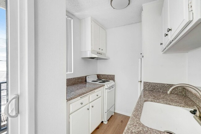 Photo - 727 Westbourne