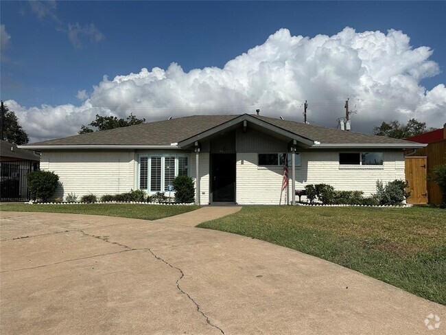 Building Photo - 4018 N Braeswood Blvd Rental