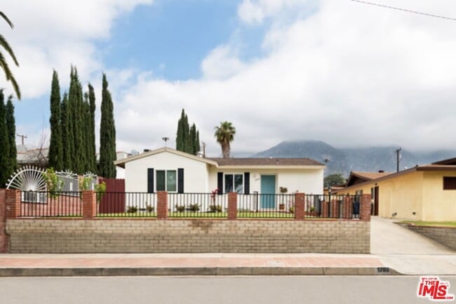 Building Photo - 1789 1/2 Atchison Street Unit