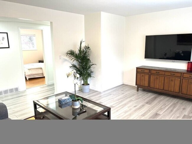 Photo - 2630 Gail Av