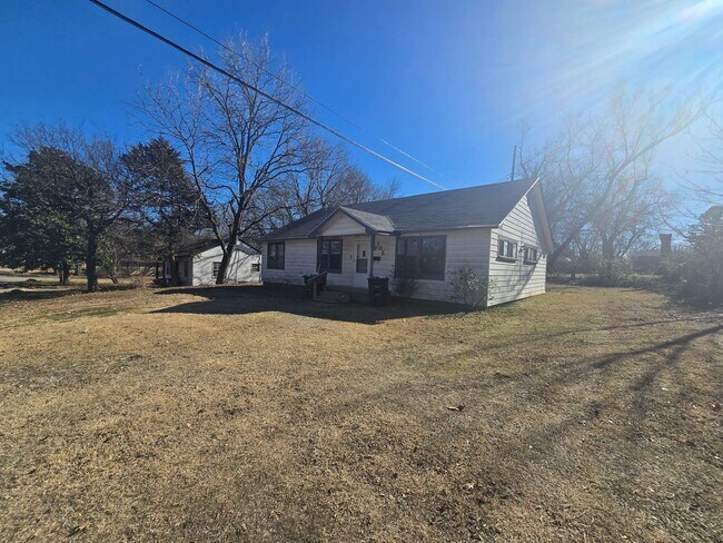 Building Photo - 3 Bed 2 Bath at Shawnee