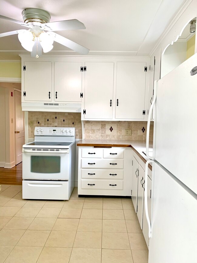 Photo - 1 Ledgewood Dr