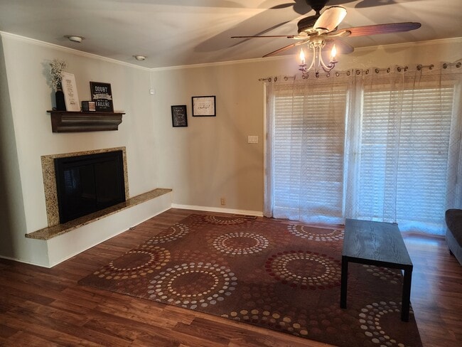 Photo - 302 Williams