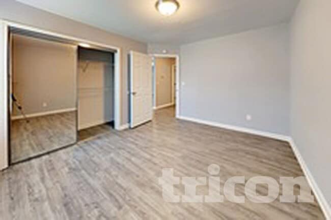Photo - 793 Sir Raleigh Dr