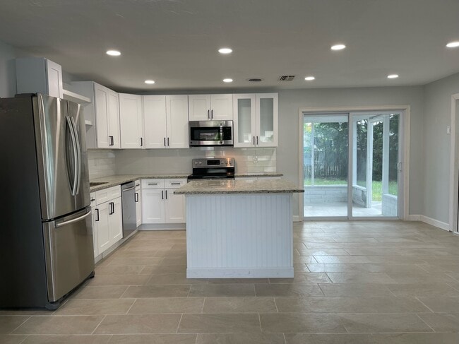 Photo - 482 Oakwood Dr