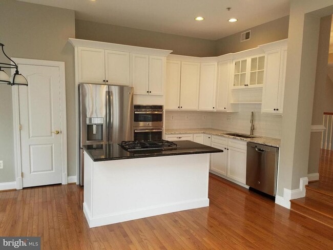 Photo - 1619 Seneca Ave