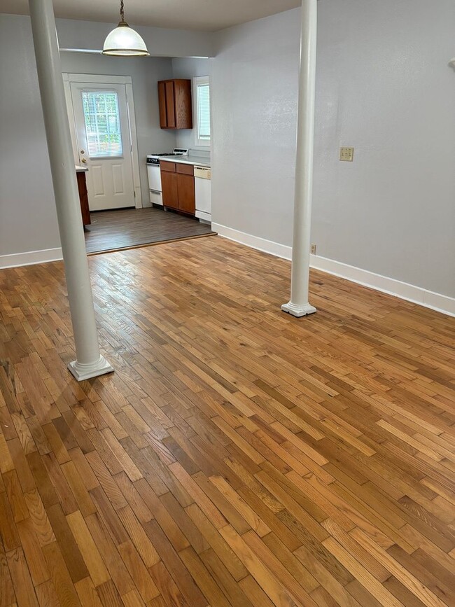 Photo - WALKING DISTANCE TO THE U OF A!!!