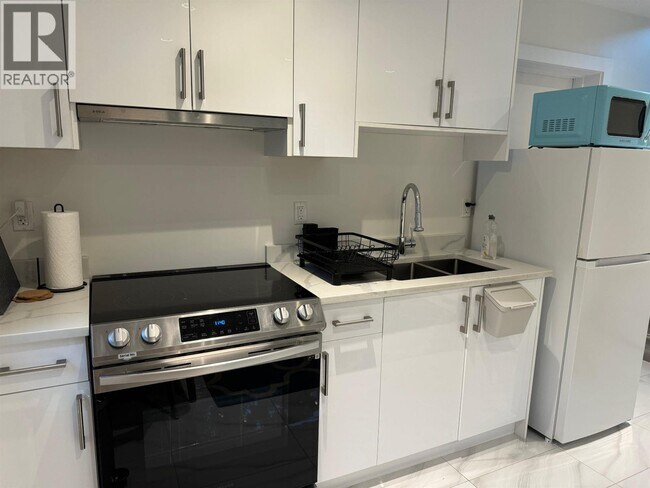 Photo - 4373 Ontario St