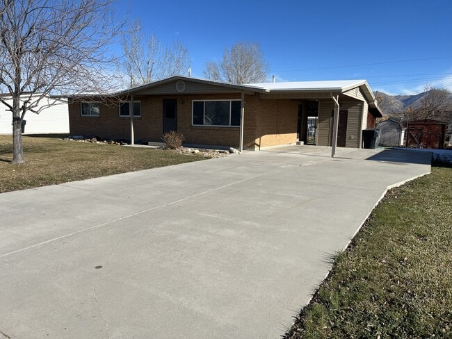 Building Photo - 1165 S Main St