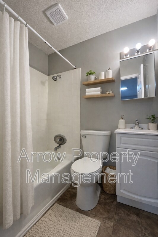 Photo - 1119 E St Unit 2